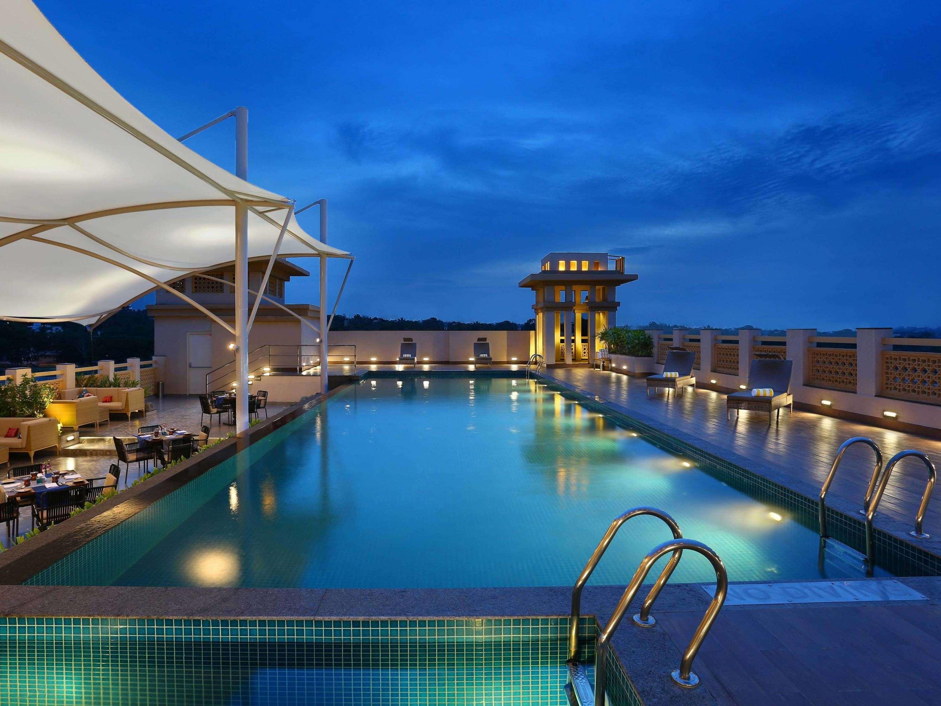 Grand Mercure Mysore - An Accor Brand Exterior foto The swimming pool at the hotel